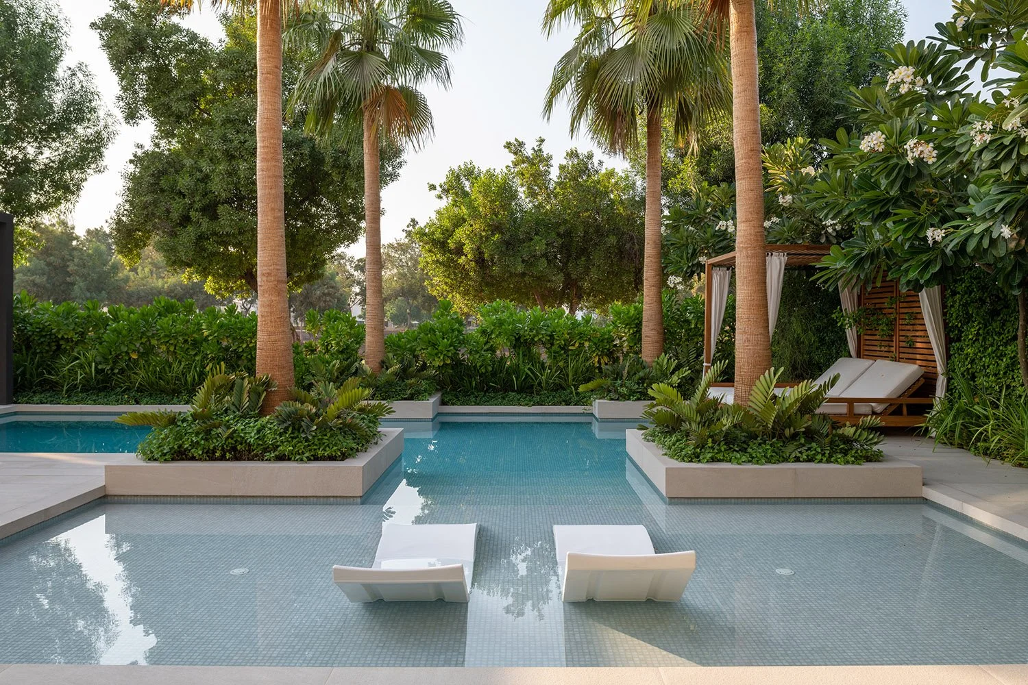 Smart Features To Include In Modern Luxury Swimming Pools